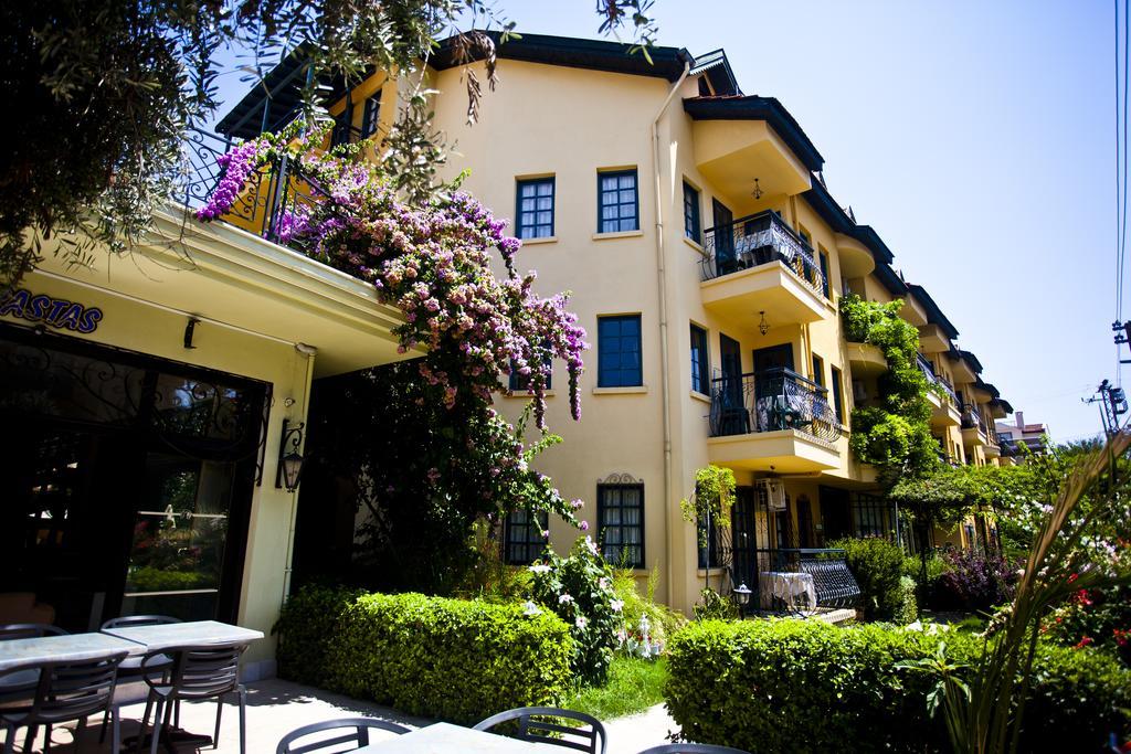 مرمريس T&G Apartments الغرفة الصورة