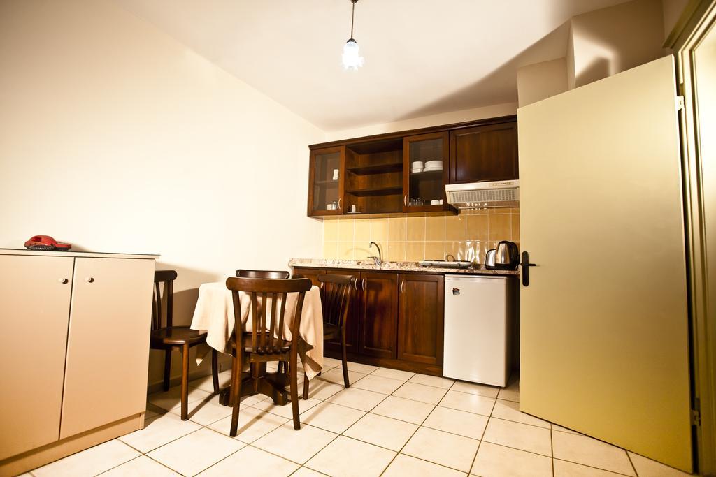 مرمريس T&G Apartments الغرفة الصورة