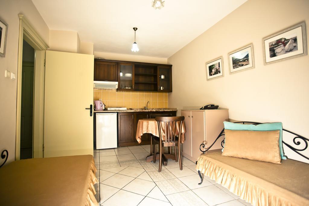 مرمريس T&G Apartments الغرفة الصورة