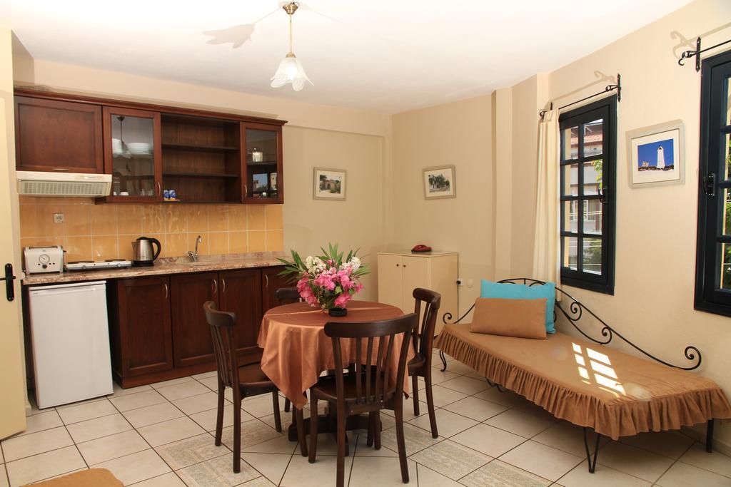 مرمريس T&G Apartments الغرفة الصورة
